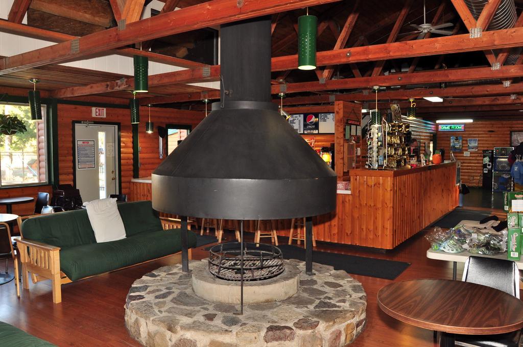 Arrowhead Camping Resort Loft Cabin 22 Douglas Center Εξωτερικό φωτογραφία