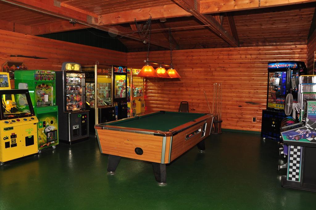 Arrowhead Camping Resort Loft Cabin 22 Douglas Center Εξωτερικό φωτογραφία